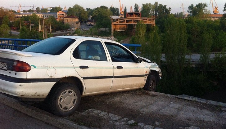 Пиян шофьор се заби в парапет на Сарайския мост