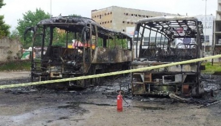 Двама драснаха клечката на два автобуса, щетите са за над 300 бона