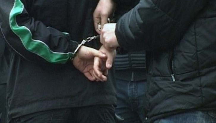 Двама са задържани при спецакцията в "Трите гълъба" Двама са задържани при спецакцията в "Трите гълъба"