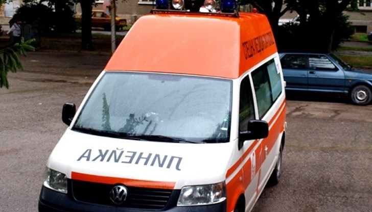 Двама са ранени след челен сблъсък на леки коли на ул. "Петрохан"