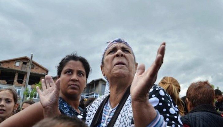 Циганка продаде дъщеря си за 2 лева Циганка продаде дъщеря си за 2 лева