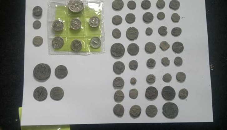 Митничари осуетиха изнасянето на антични монети през  Дунав мост