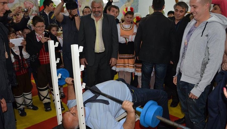 Борисов се хвали във "Фейсбук": Направих 120 вдигания на лежанката