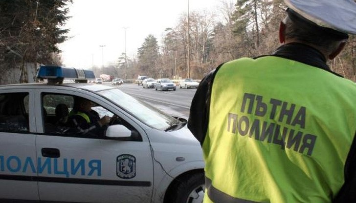 Катаджии написаха акт на пиян шофьор, пуснаха го, а той удари кола и спря в стълб Катаджии написаха акт на пиян шофьор, пуснаха го, а той удари кола и спря в стълб