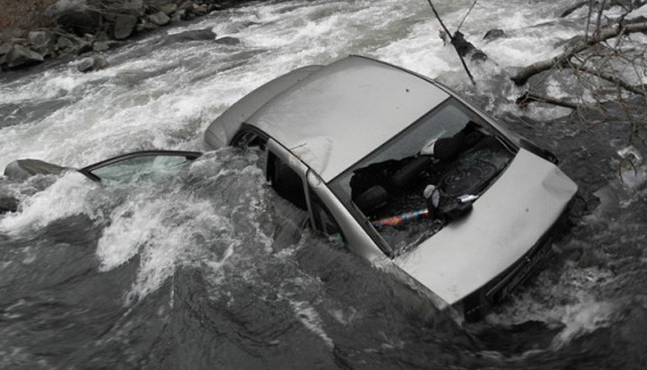 Водният ад отнесе 4-членно семейство