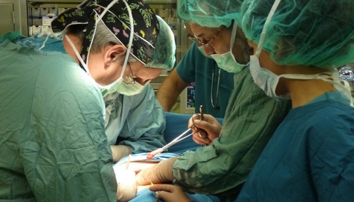 Родни лекари работят на ишлеме в Англия Родни лекари работят на ишлеме в Англия