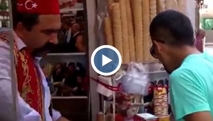 Вижте най-лудия сладоледаджия в света!