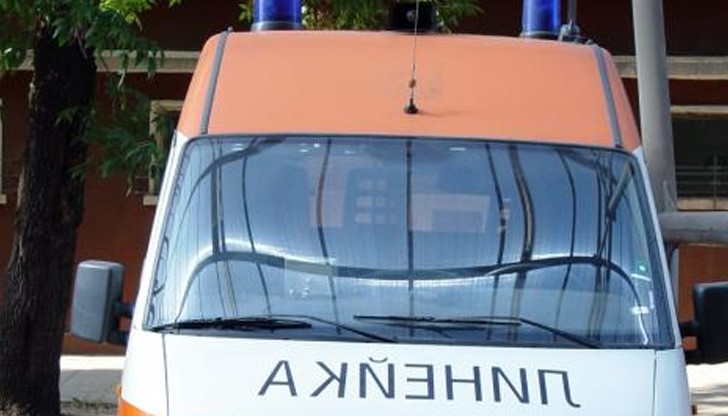 Жена е в тежко състояние след пътен инцидент в кв. "Родина" Жена е в тежко състояние след пътен инцидент в кв. "Родина"