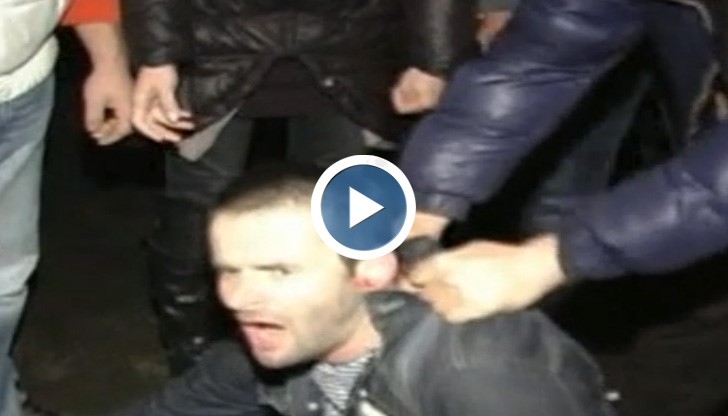 Измамени русенци пребиха посредник за работа