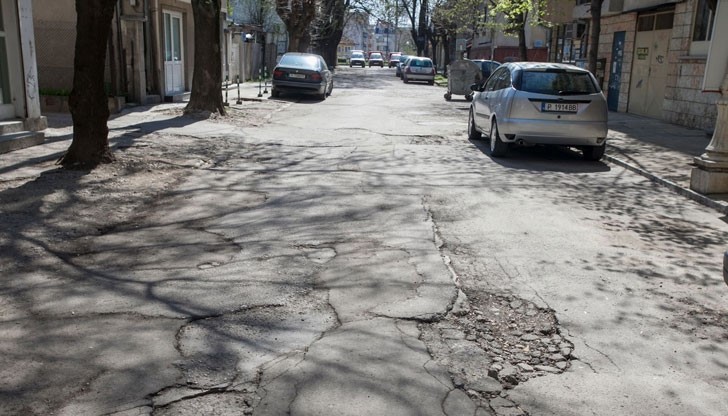 Улиците между главната и Пантеона са в много лошо състояние