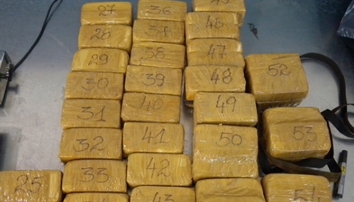 Шестима българи закопчани в Гърция за трафик на хероин Шестима българи закопчани в Гърция за трафик на хероин