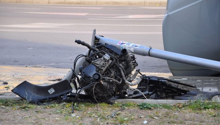 "Ауди" с чужд регистрационен номер спря в електрически стълб "Ауди" с чужд регистрационен номер спря в електрически стълб