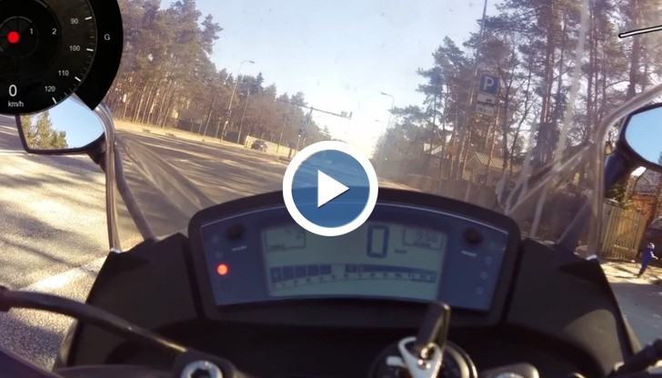 Рокер спаси живота на деца в оживен трафик