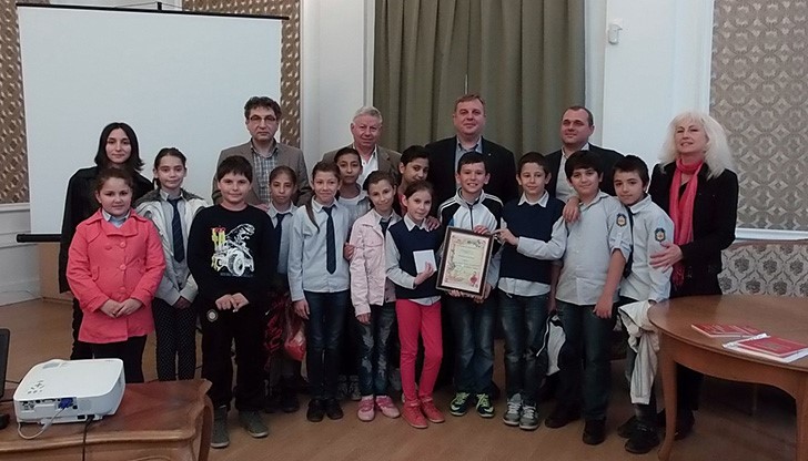 Училищата „Иван Вазов“ и „Йордан Йовков“ са шампиони в състезанието по Русезнание