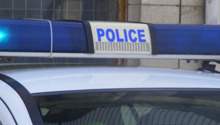 Обирджия остави полицай само по пищов Обирджия остави полицай само по пищов