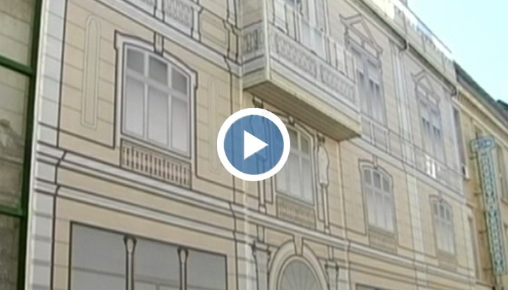 Пано за 90 хил.  лв. прикрива рушащ се паметник на културата в центъра на Русе