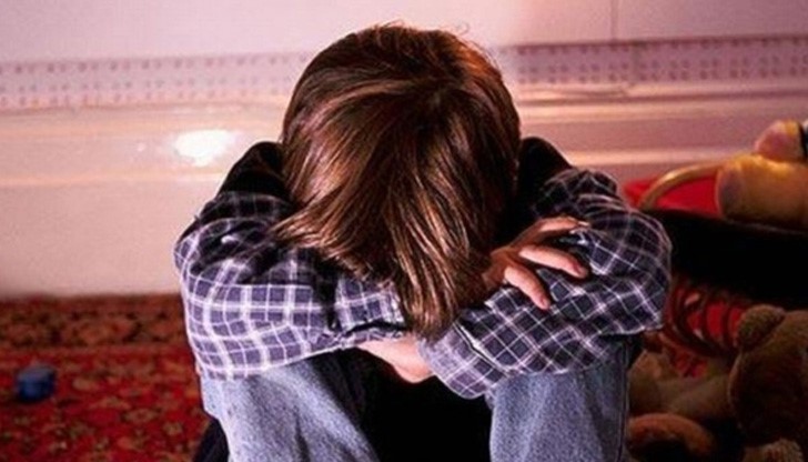 16-годишен завърза малко момче за дърво и го изнасили 16-годишен завърза малко момче за дърво и го изнасили