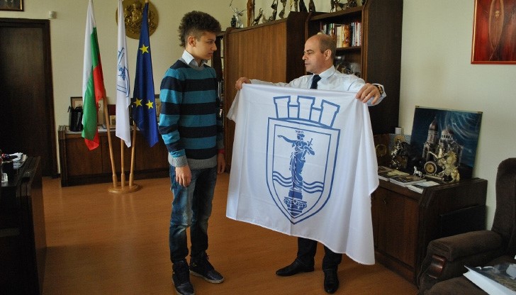 Ученик от ПГИУ "Елиас Канети" представя Русе на полуфинал в "България търси талант"