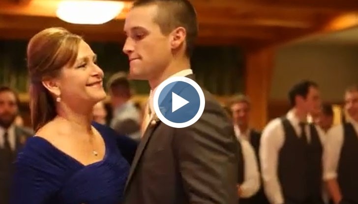 Майка и син с разбиващ сватбен танц