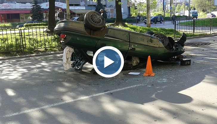 Кола прелетя през градинката край Кооперативния пазар в Русе