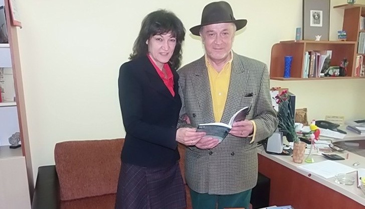 Русенската библиотека получи 40 тома книги като дарение Русенската библиотека получи 40 тома книги като дарение