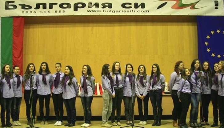 Ученици от СОУПНЕ „Фридрих Шилер“ ще пеят на една сцена с Маги Джанаварова