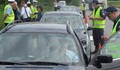 Катаджии раздават антистрес топки на шофьорите по пътя Русе - Бяла