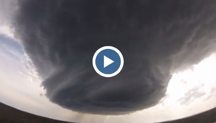 Зрелищно образуване на буря