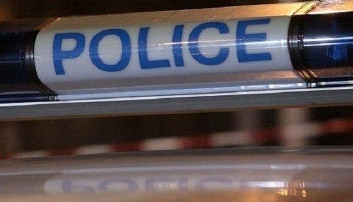 Скинари гориха мъж с разтопена пластмаса Скинари гориха мъж с разтопена пластмаса