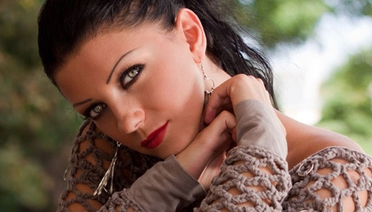 Емануела обяви конкурс за своя двойничка Емануела обяви конкурс за своя двойничка