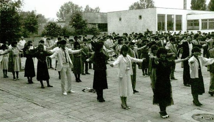 Снимки на абитуриенти през 80-те