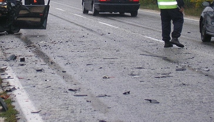 Два ТИР-а и лека кола са катастрофирали край разклона за Пиргово