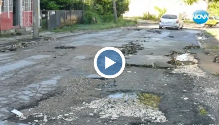 Улици без асфалт - не с дупки, а с кратери