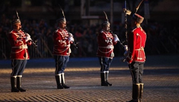 Жена гвардеец ще пази президентството за първи път