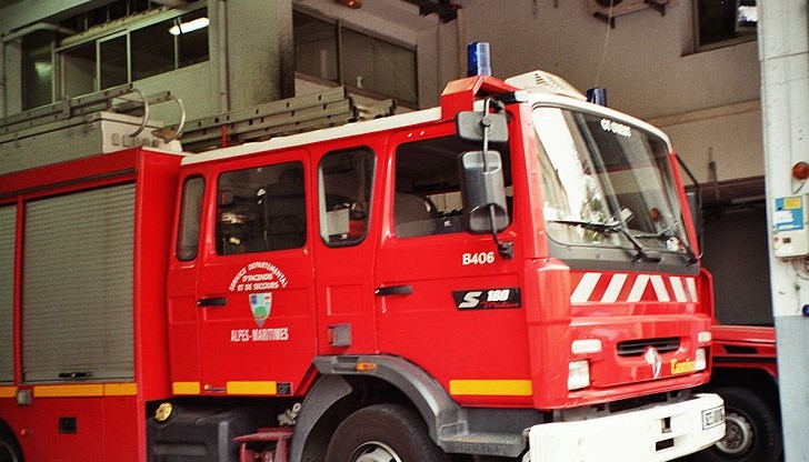 Пожарникари гасиха жилище на бул. "Придунавски" Пожарникари гасиха жилище на бул. "Придунавски"