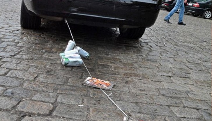 Абитуриентски балове 2014: Българското четмо и писмо в калта зад лимузината