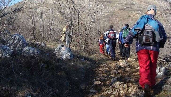 Издирват трима младежи, загубили се под връх Ботев