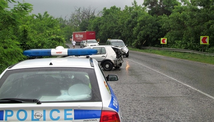 Катастрофата на пътя Русе - Бяла в резултат на предприет обратен завой на пътя