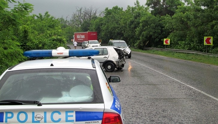 Катастрофата на пътя Русе - Бяла в резултат на предприет обратен завой на пътя