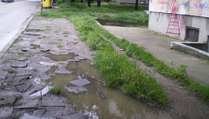 Снимка на нещо, което би трябвало да е тротоар