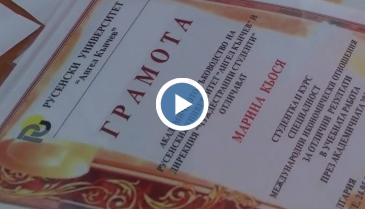 Две студентки от Молдова са отличничките на Русенския университет