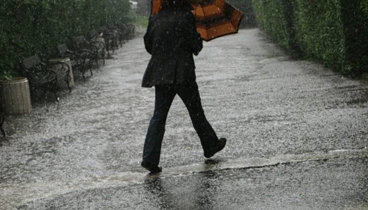Код жълто заради проливни дъждове и градушки в Русенско