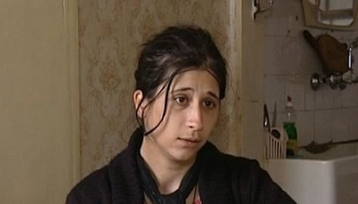 Пенсионери протегнаха ръка на майката на убитата Пламена Пенсионери протегнаха ръка на майката на убитата Пламена