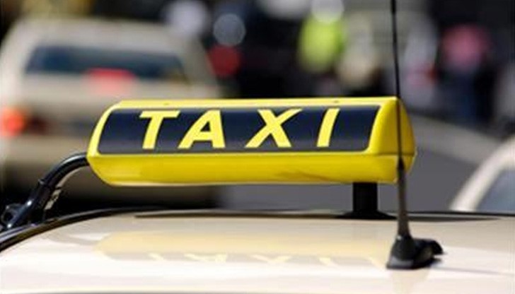 Таксиджия върна 15 000 лв., забравени от туристи в колата му Таксиджия върна 15 000 лв., забравени от туристи в колата му