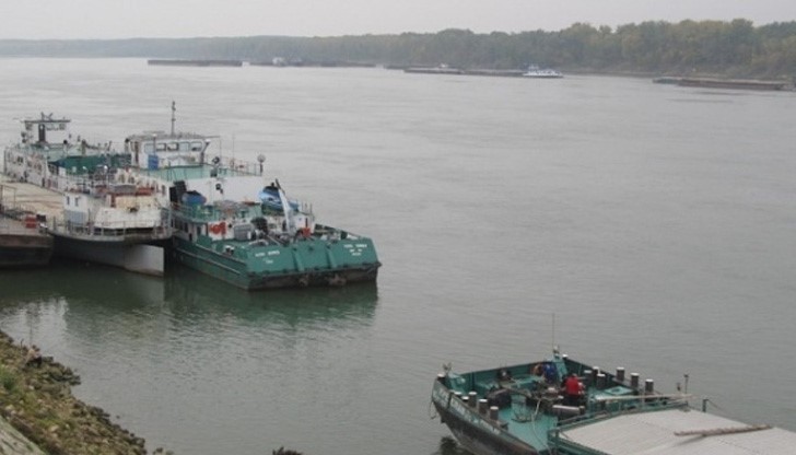 Драстично е намаляло корабоплаването по р. Дунав край Русе Драстично е намаляло корабоплаването по р. Дунав край Русе