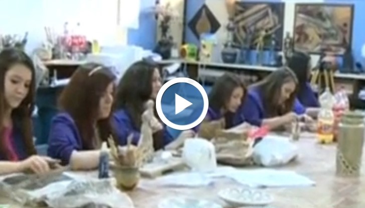 Ученици на ПГСАГ “Пеньо Пенев” в Русе демонстрират грънчарски умения