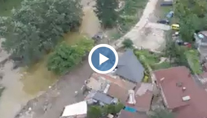 Видео от въздуха показва мащабите на бедствието, два дни след потопа в Аспарухово
