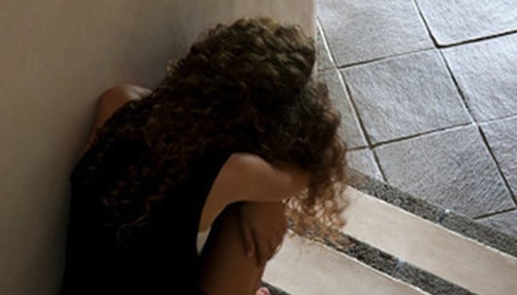 Мъж заснел груповото изнасилване на 15-годишното момиче от Плевенско