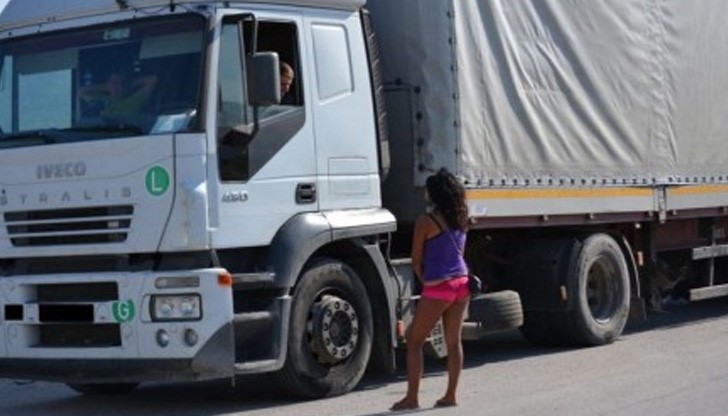 Хванаха проститутката, която сви златен ланец от клиента си македонец