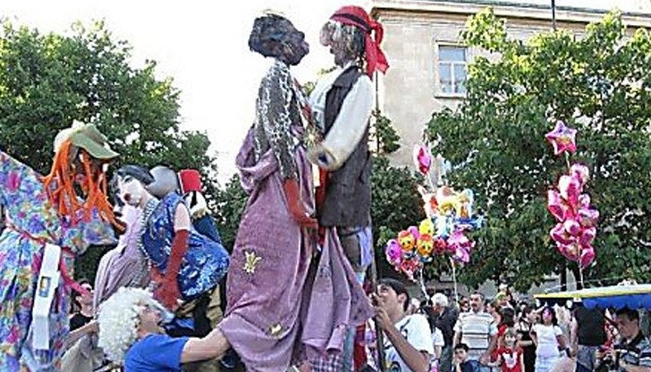 Бате Енчо, Шкумбата, Ангел и Мойсей са гвоздеят на Русенския карнавал